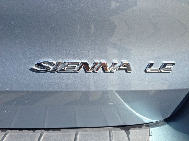 Toyota Sienna 2004 photo 13