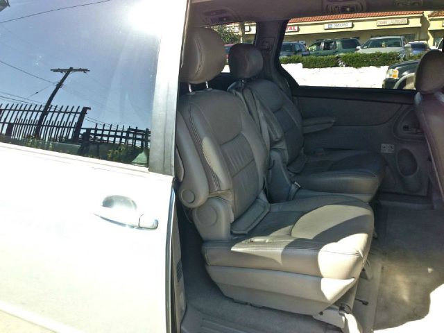 Toyota Sienna 2004 photo 22