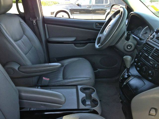 Toyota Sienna 2004 photo 4