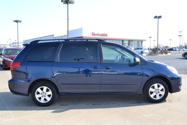 Toyota Sienna 2004 photo 1