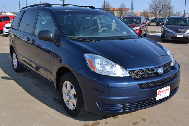 Toyota Sienna 2004 photo 2