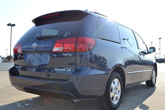 Toyota Sienna 2004 photo 3