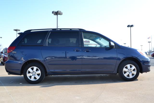 Toyota Sienna 2004 photo 5