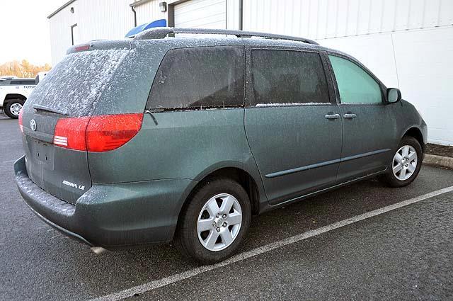Toyota Sienna 2004 photo 2