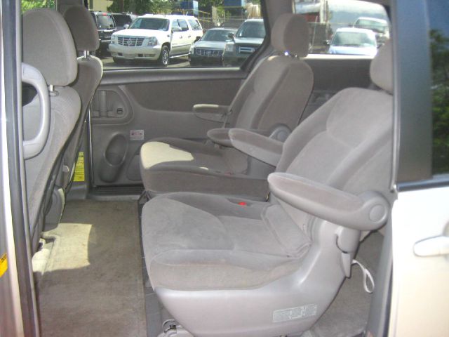 Toyota Sienna 2004 photo 6
