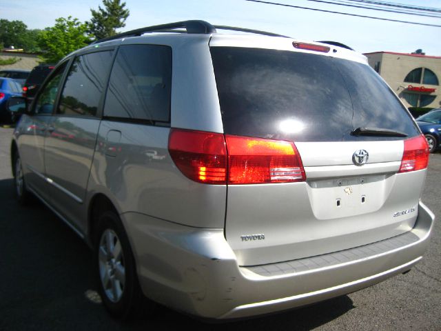 Toyota Sienna 2004 photo 8