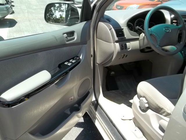 Toyota Sienna 2004 photo 1