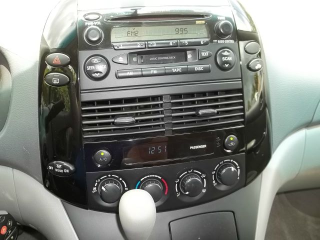 Toyota Sienna 2004 photo 4