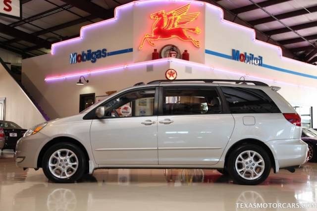 Toyota Sienna 2004 photo 1