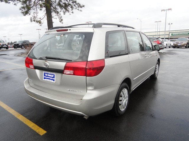 Toyota Sienna 2004 photo 2