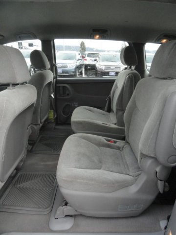 Toyota Sienna 2004 photo 3