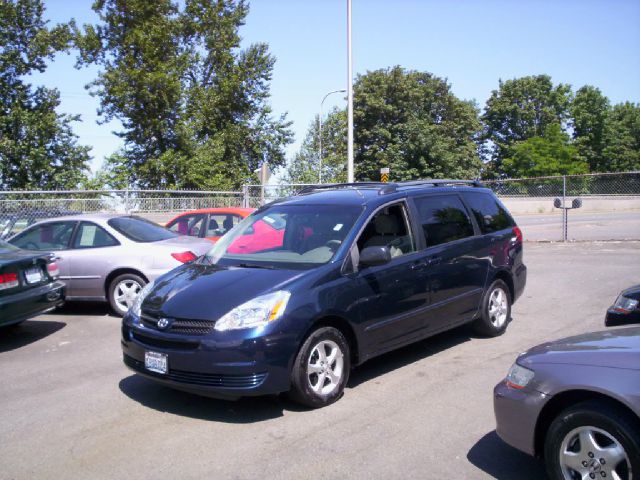 Toyota Sienna 1997 Ford GL MiniVan