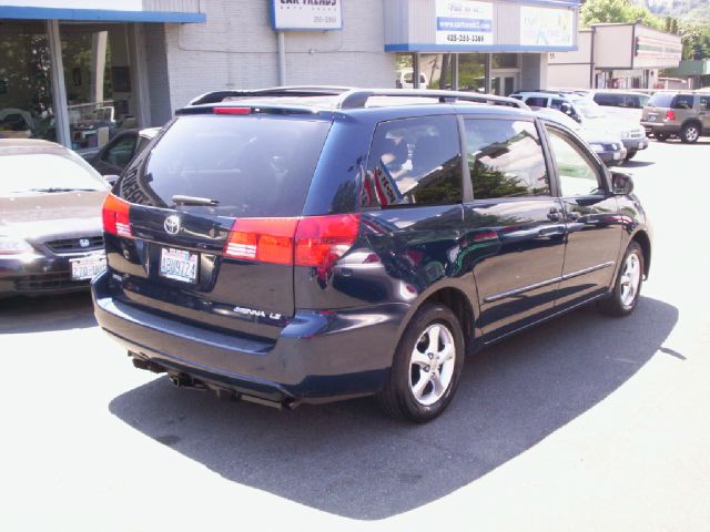 Toyota Sienna 2004 photo 1