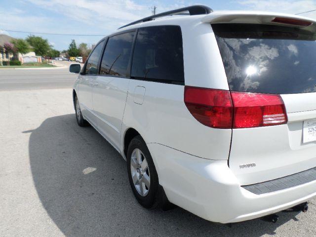 Toyota Sienna 2004 photo 4