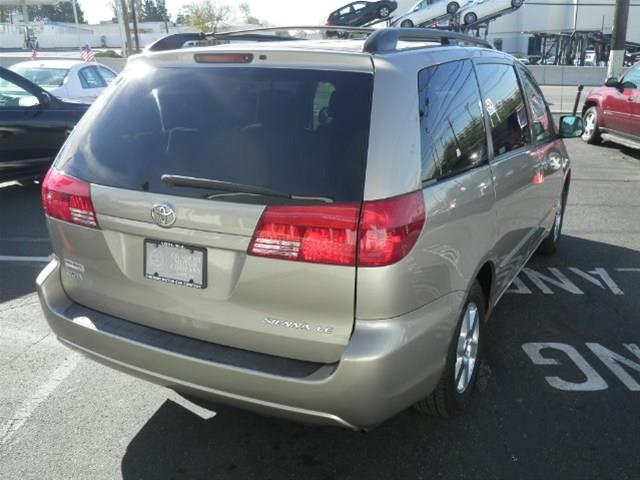 Toyota Sienna 2004 photo 4