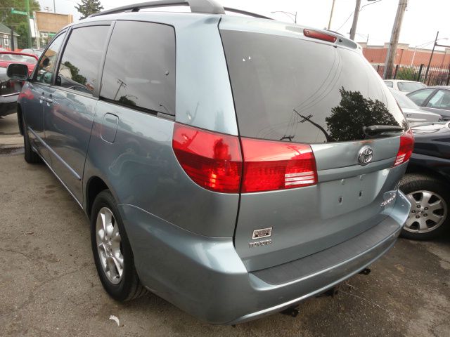 Toyota Sienna 2004 photo 1