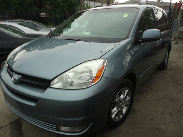 Toyota Sienna 2004 photo 3