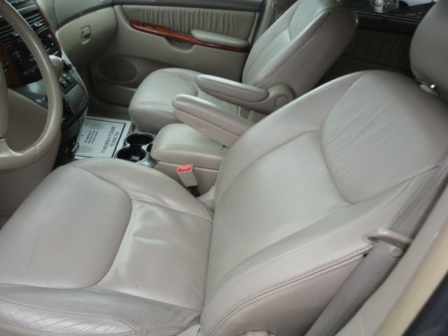 Toyota Sienna 2004 photo 4