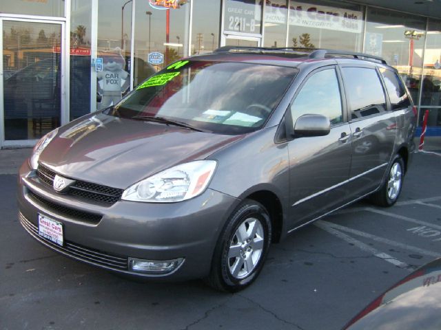 Toyota Sienna 2004 photo 1