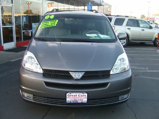 Toyota Sienna 2004 photo 3