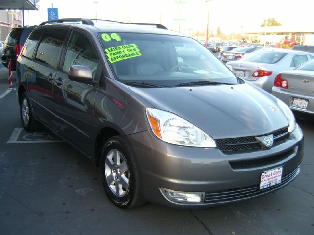 Toyota Sienna 2004 photo 4