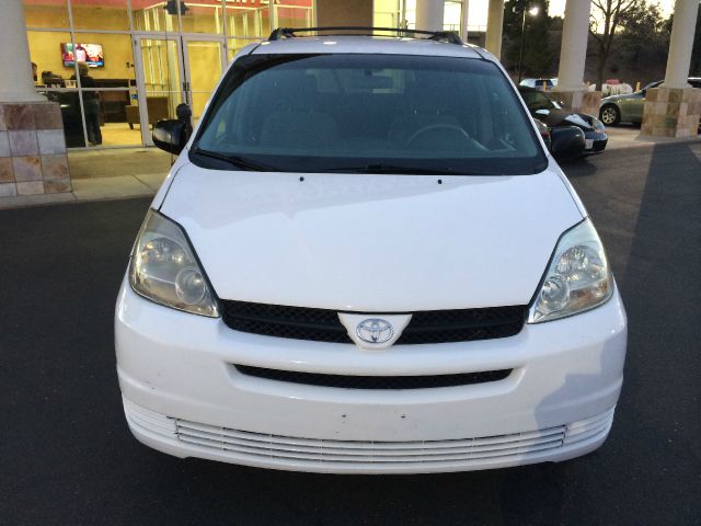 Toyota Sienna 2004 photo 2