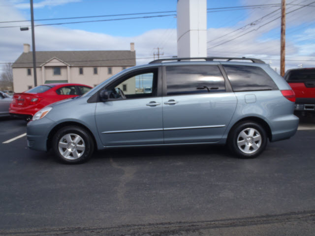 Toyota Sienna 2004 photo 2