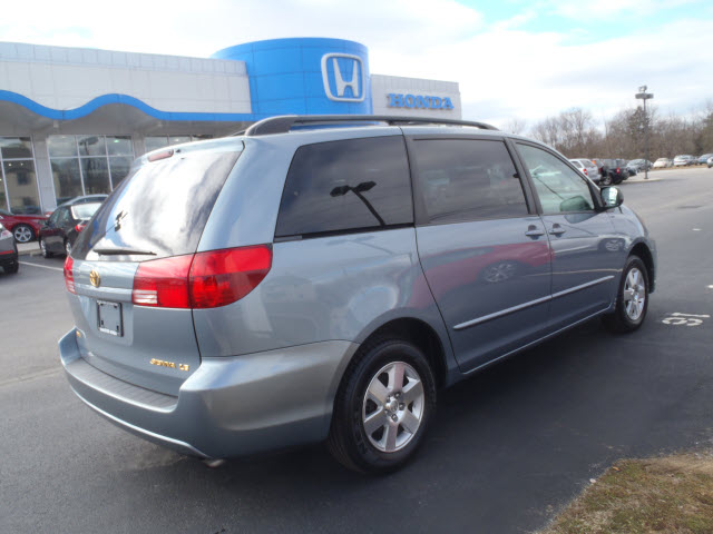 Toyota Sienna 2004 photo 5