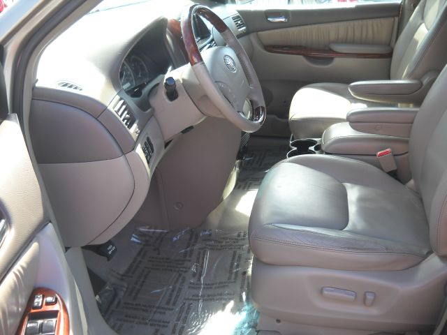 Toyota Sienna XLT 4.6L 4WD MiniVan