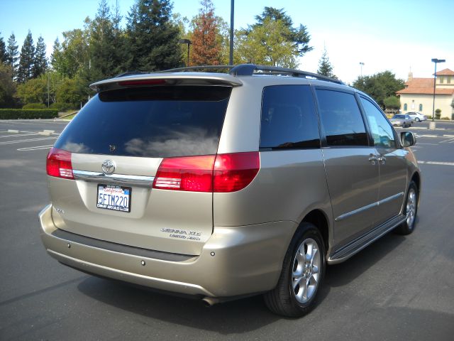 Toyota Sienna 2004 photo 1