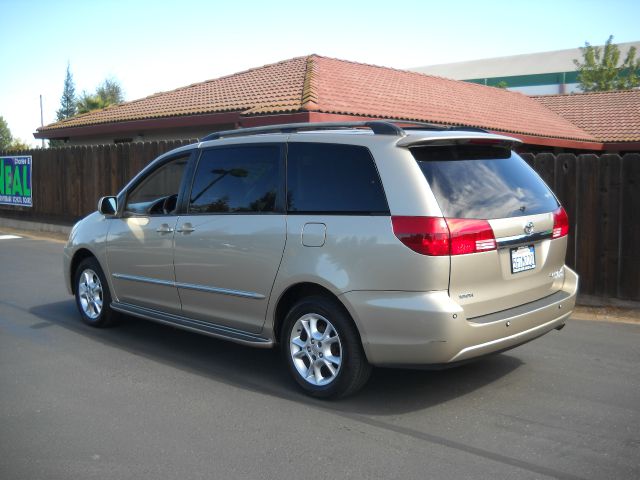 Toyota Sienna 2004 photo 2