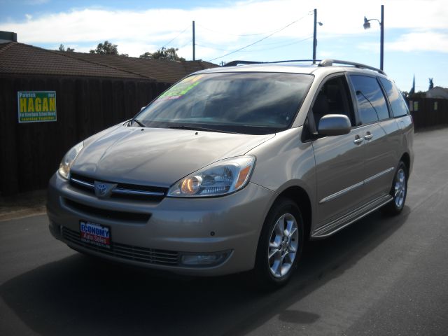 Toyota Sienna 2004 photo 3