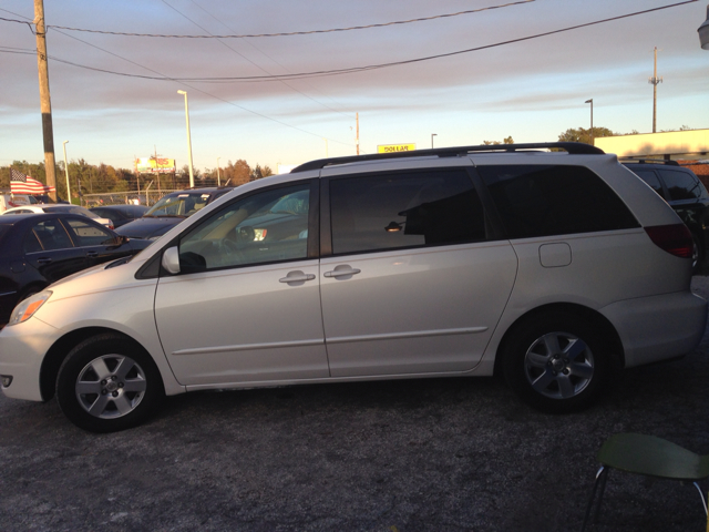 Toyota Sienna 2004 photo 3