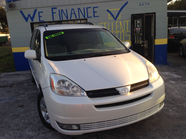 Toyota Sienna 2004 photo 4