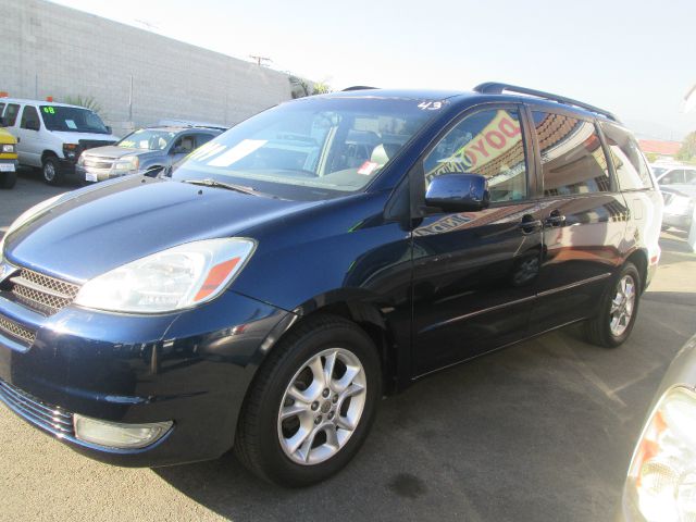 Toyota Sienna FX35 AWD MiniVan