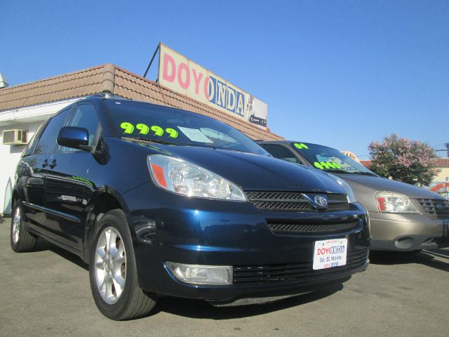 Toyota Sienna 2004 photo 1