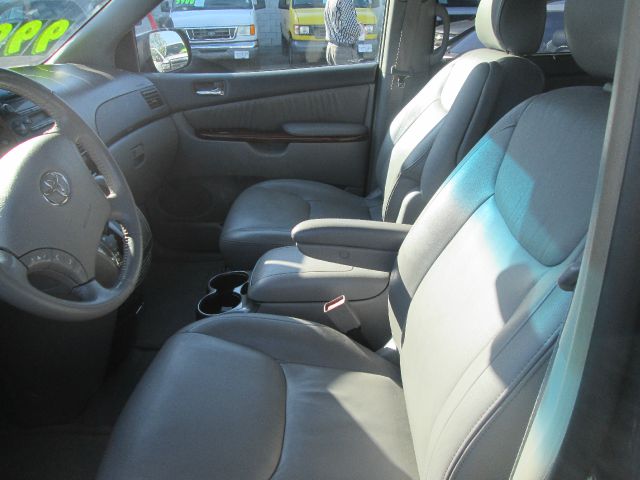 Toyota Sienna 2004 photo 4