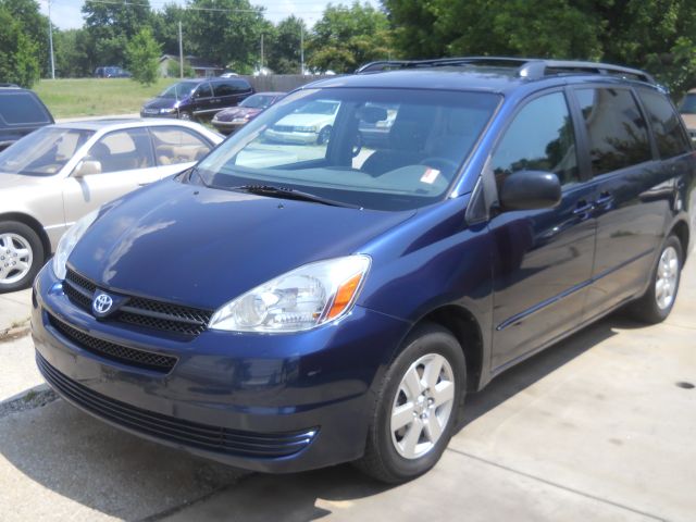 Toyota Sienna Touring - Moonroof MiniVan