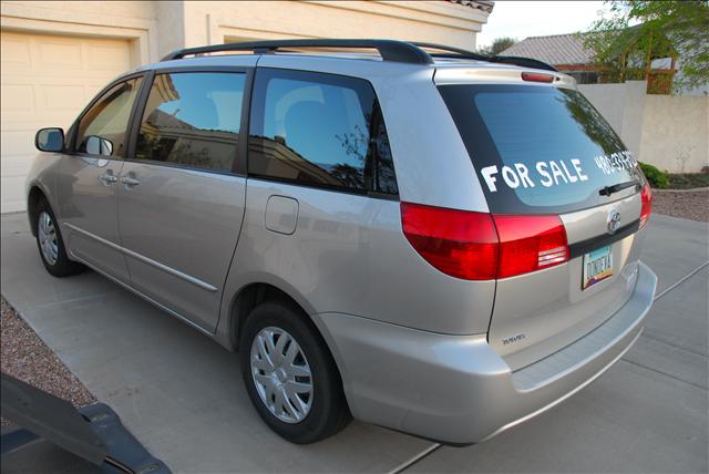Toyota Sienna 2004 photo 2