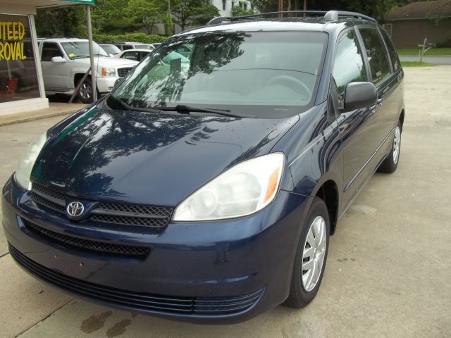 Toyota Sienna 2004 photo 2