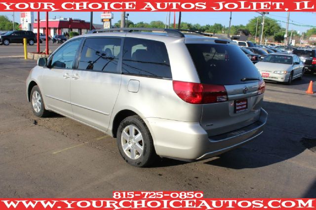 Toyota Sienna 2004 photo 3