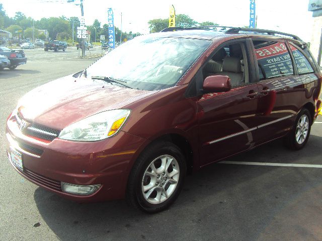 Toyota Sienna XLT 4.6L 4WD MiniVan
