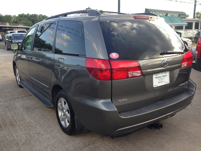 Toyota Sienna 1997 Ford GL MiniVan