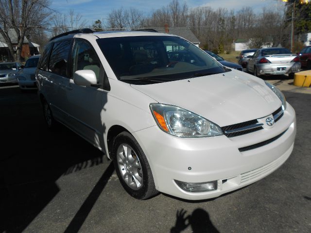 Toyota Sienna 2004 photo 1