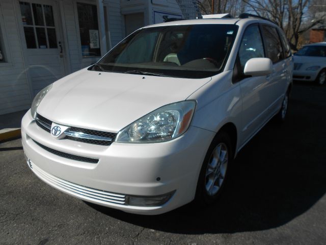 Toyota Sienna 2004 photo 3