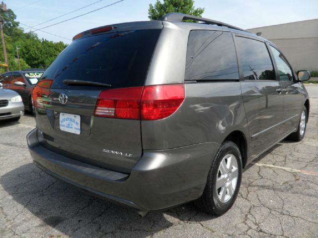 Toyota Sienna 2004 photo 1