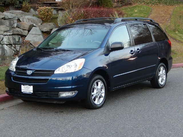 Toyota Sienna FX35 AWD MiniVan