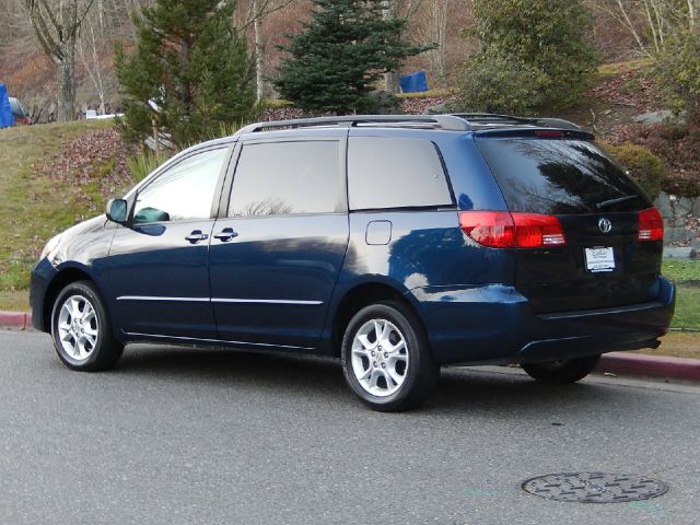 Toyota Sienna 2004 photo 1