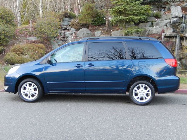 Toyota Sienna 2004 photo 3