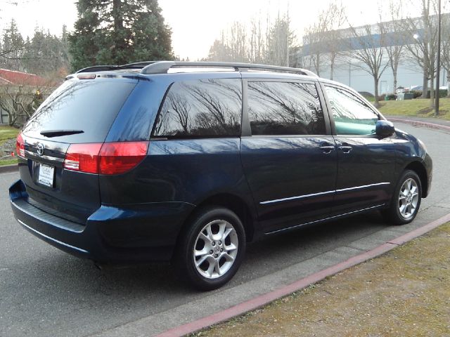 Toyota Sienna 2004 photo 4